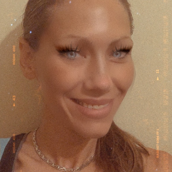 Meet your Posher, Carrie - Picture 7 of 16